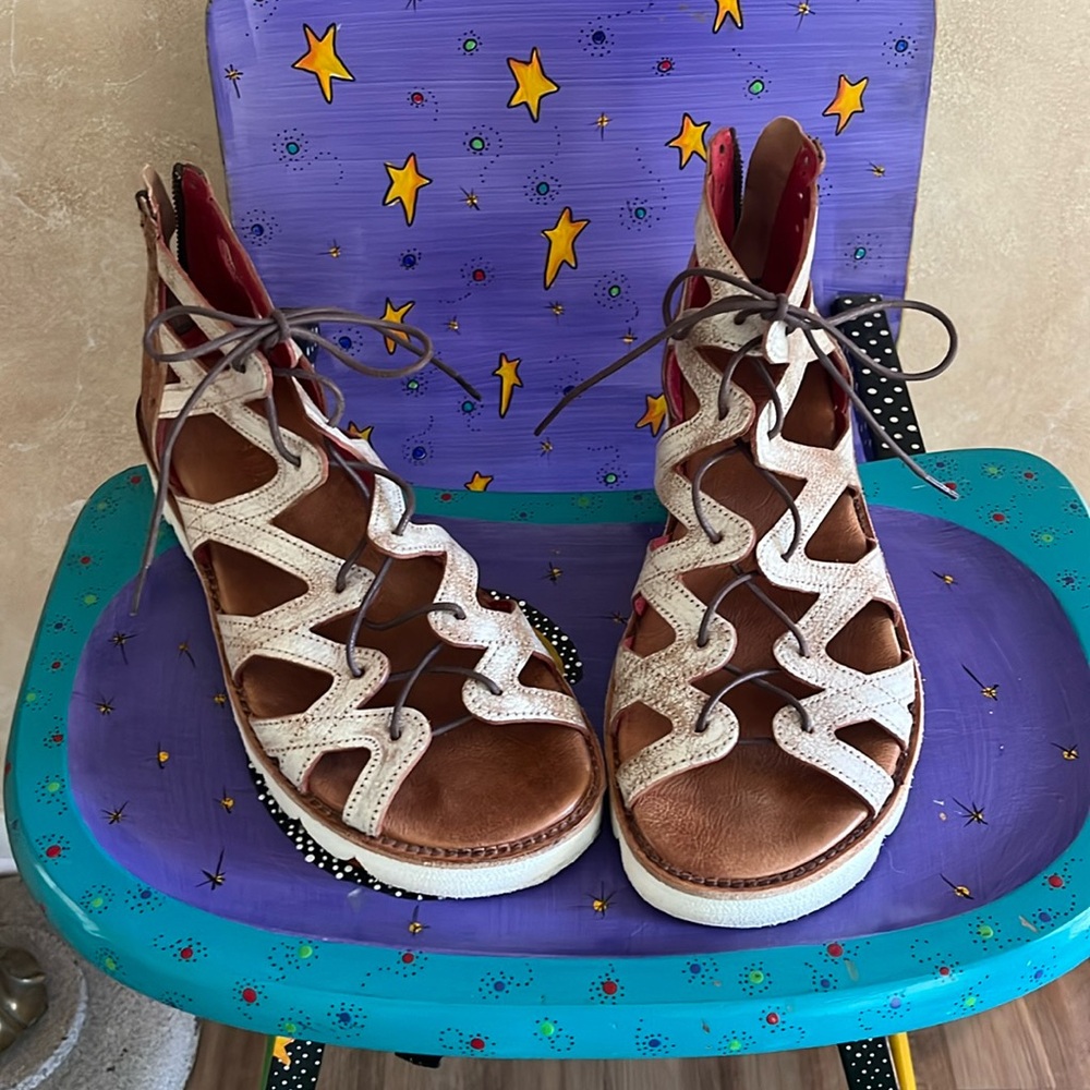 Fun, funky, fabulous Bed Stu sandals! 💕
